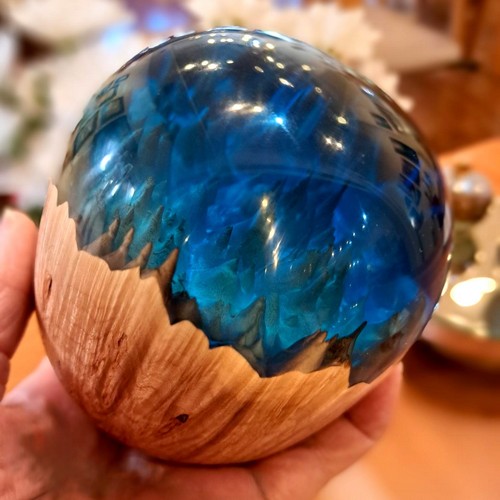Click to view detail for SH236 Maple & Clear Blue Orb $225